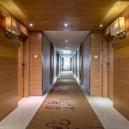Vienna Hotel Guangzhou Airport Exterior photo
