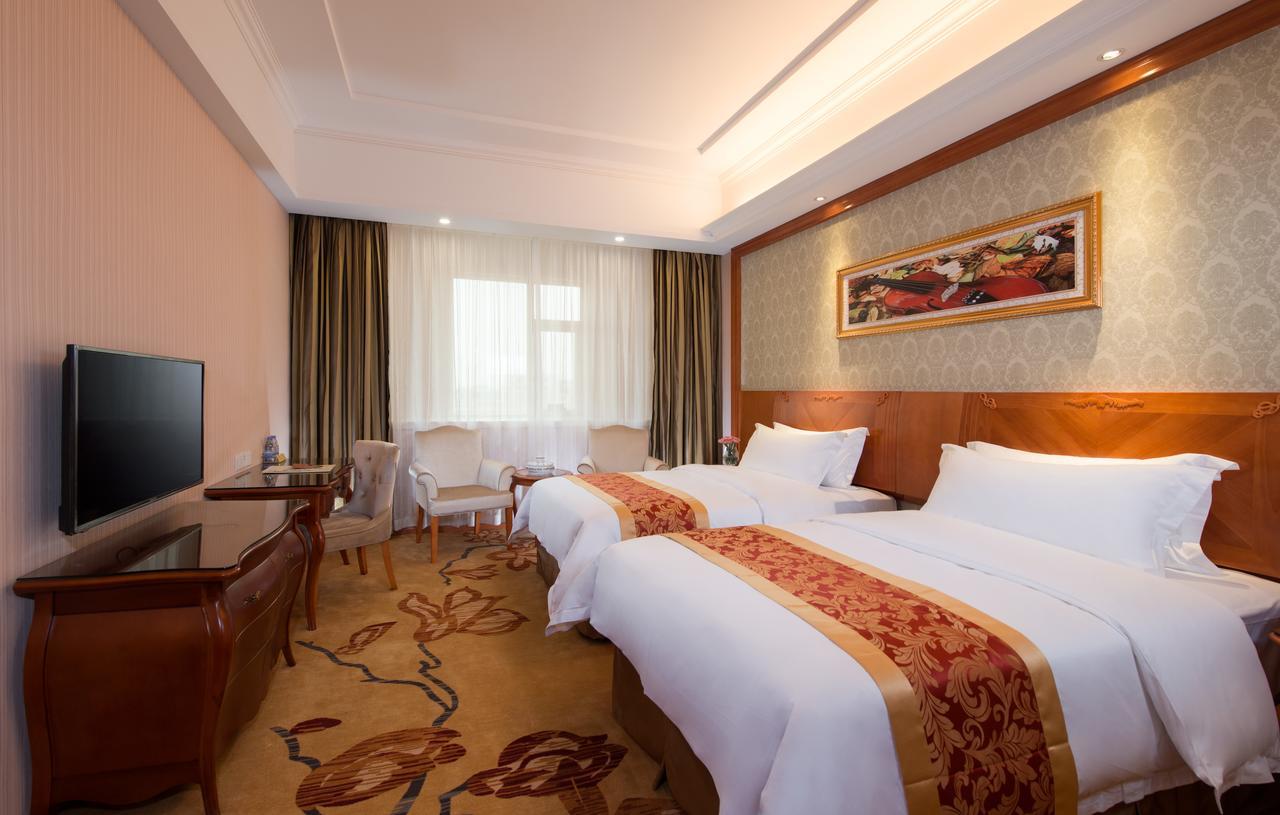 Vienna Hotel Guangzhou Airport Exterior photo